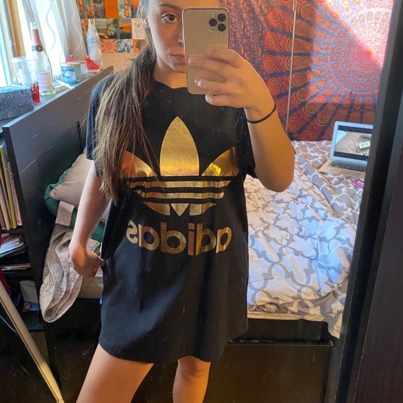 ⚡️NWOT Adidas Originals Gold Trefoil Oversided Tee - Picture 6 of 9